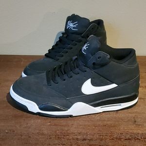 Nike - Air Flight Classic (Black/White)